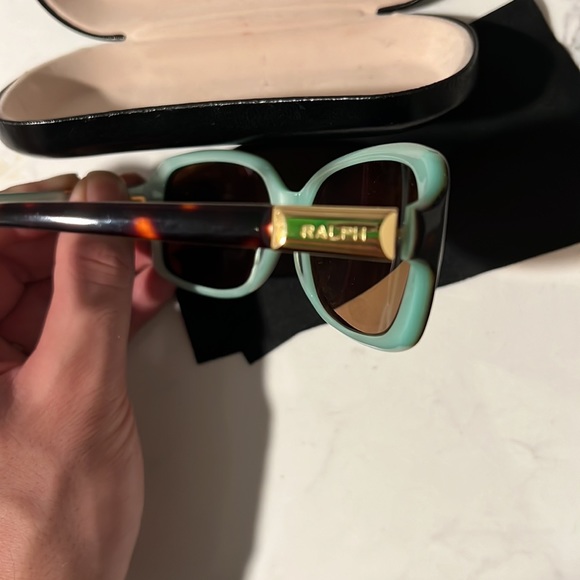 Beautiful sunglasses by Ralph Lauren - Picture 4 of 7